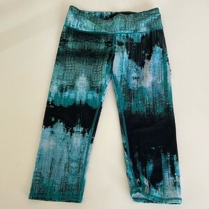ALO Yoga Teal, Black & Light Blue Abstract Cropped Leggings